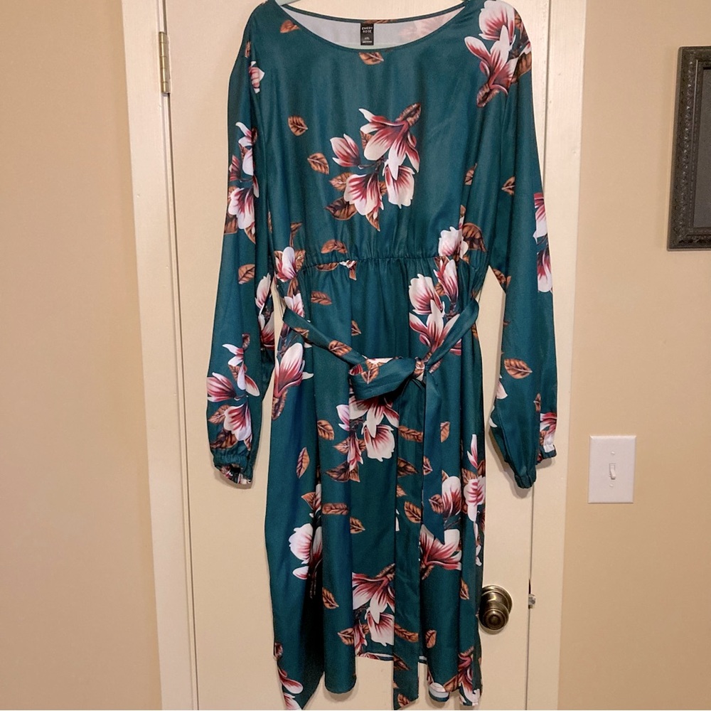 Emory Rose plus floral print lantern sleeve dress